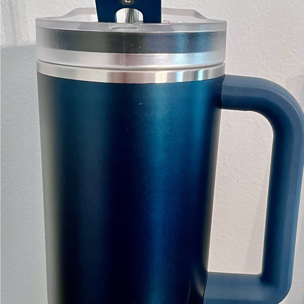 Lululemon Navy Travel Mug with Handle - Picture 5 of 5